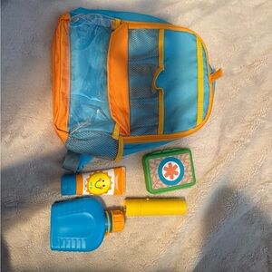 Melissa and Doug explore backpack